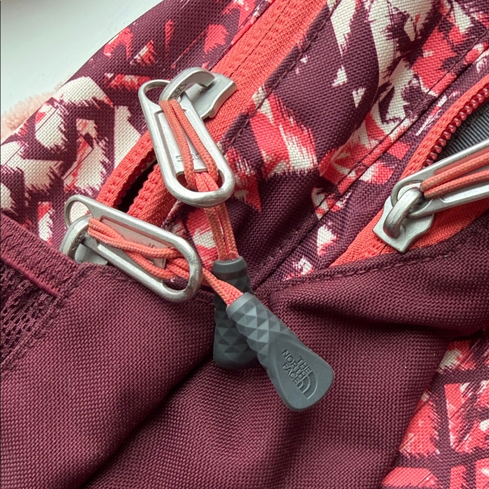 NWOT: The North Face Jester Burgundy Backpack with a cotton-silk bag charm - Picture 4 of 13